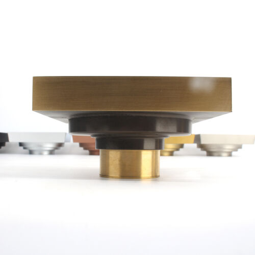 真鍮がオールホワイトのミニマリズムと出会う時 — 時代を超越したゴールドとホワイトのハック